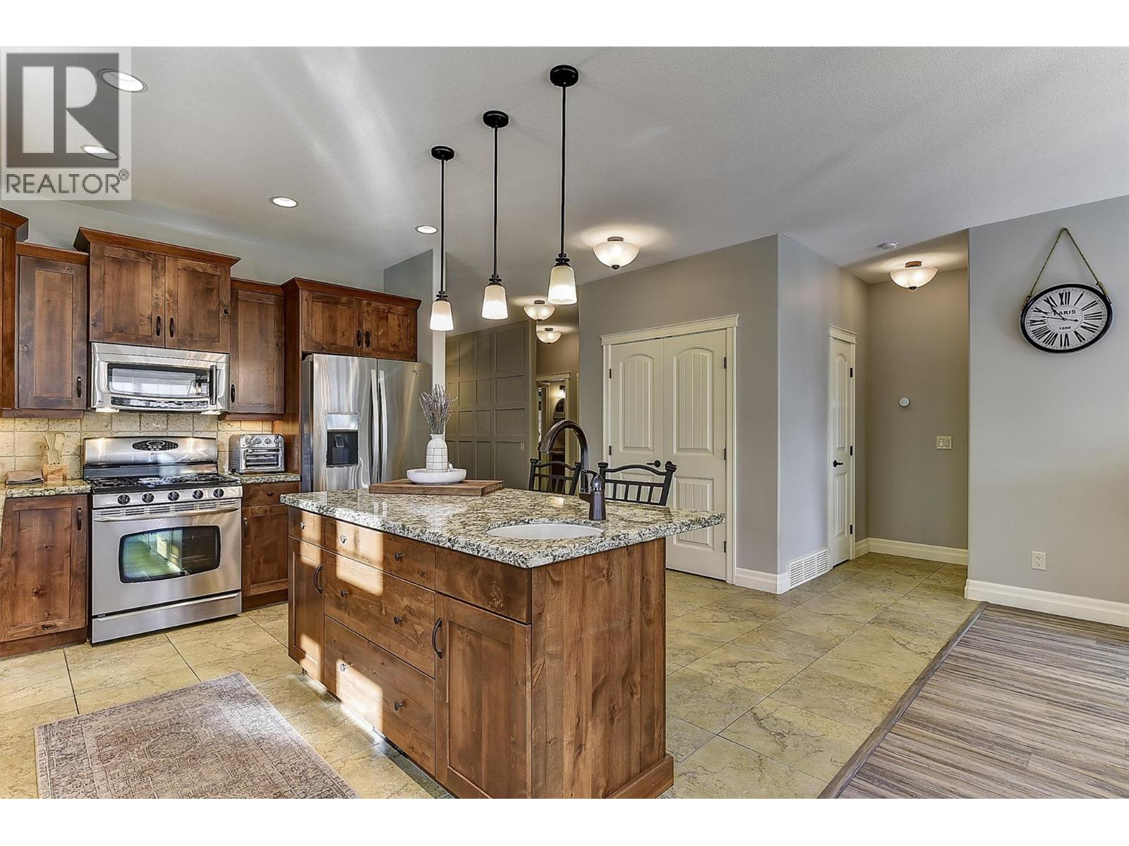 18 2283 Shannon Heights Court, West Kelowna