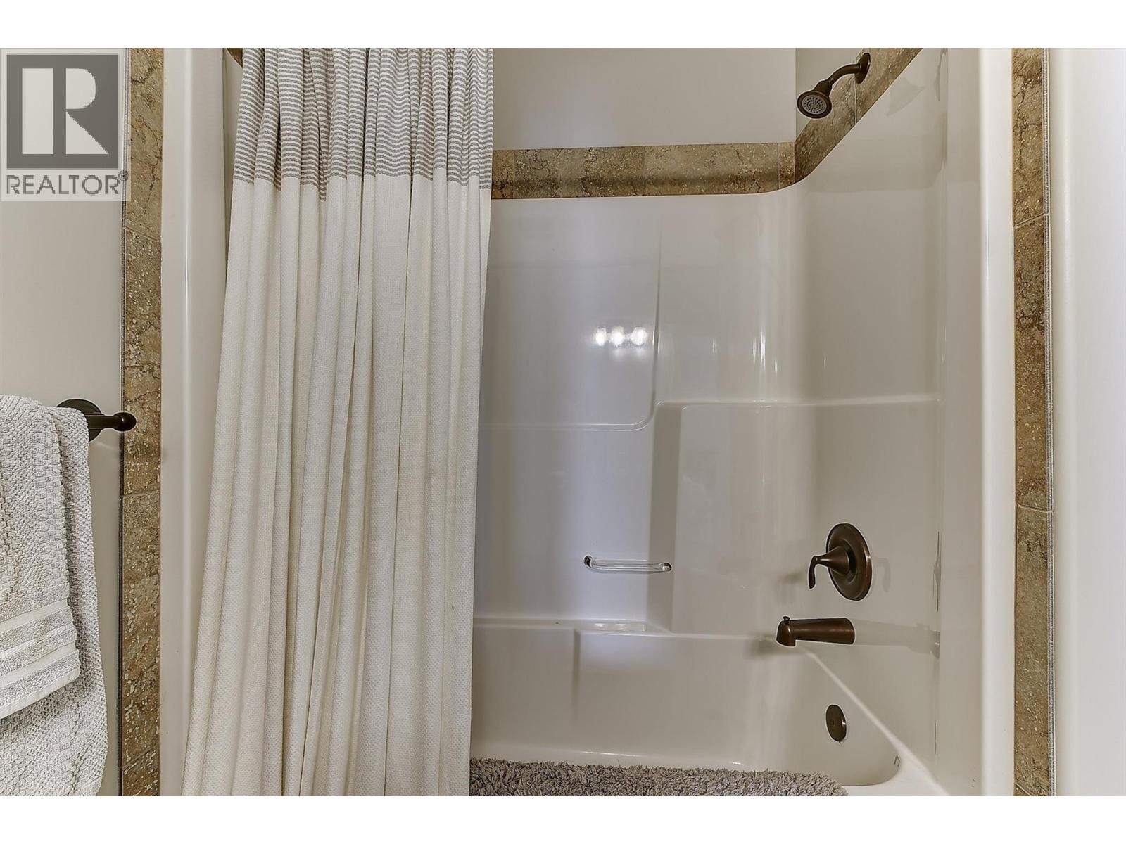 18 2283 Shannon Heights Court, West Kelowna