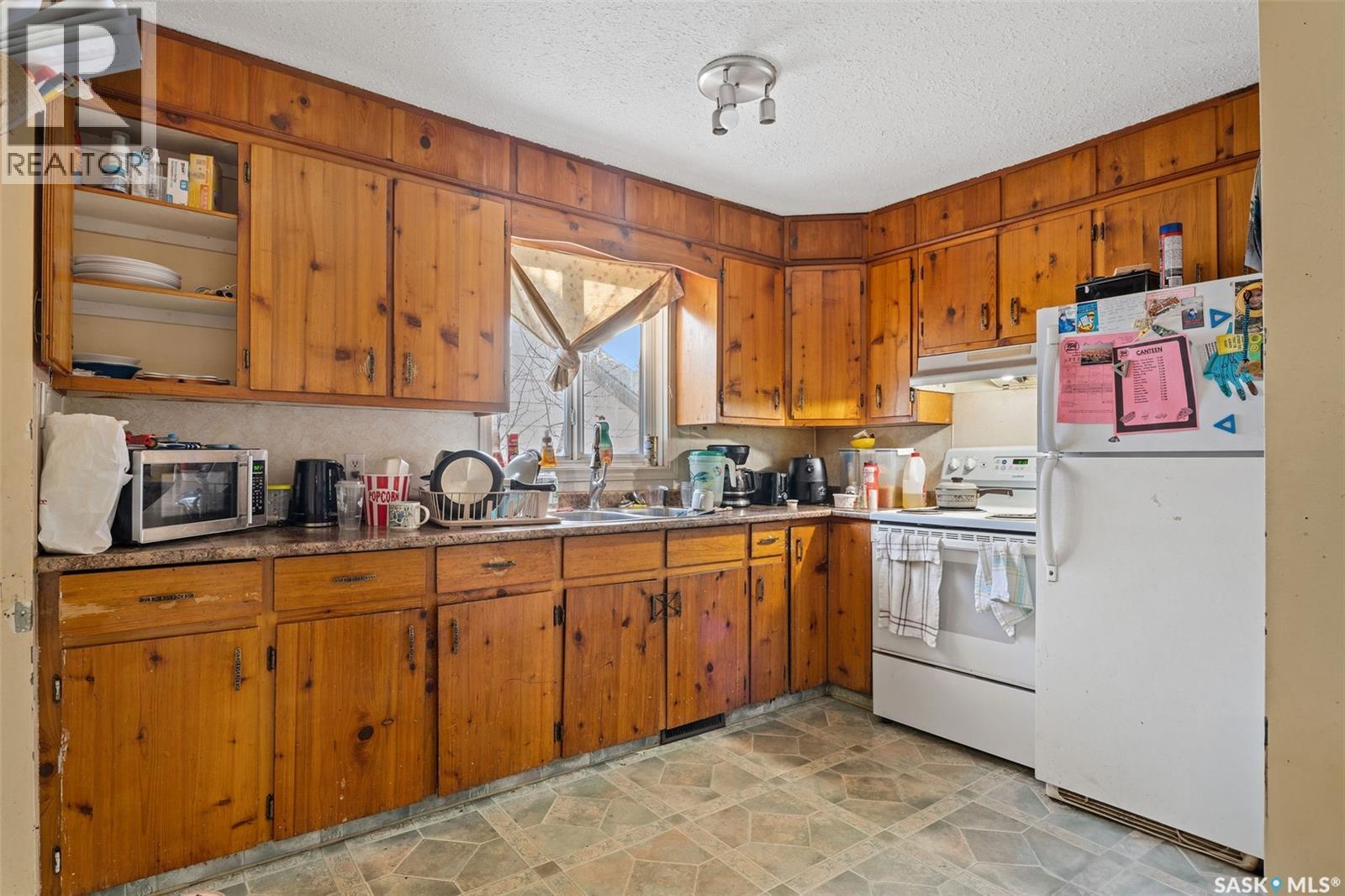 806 12TH STREET W - 7