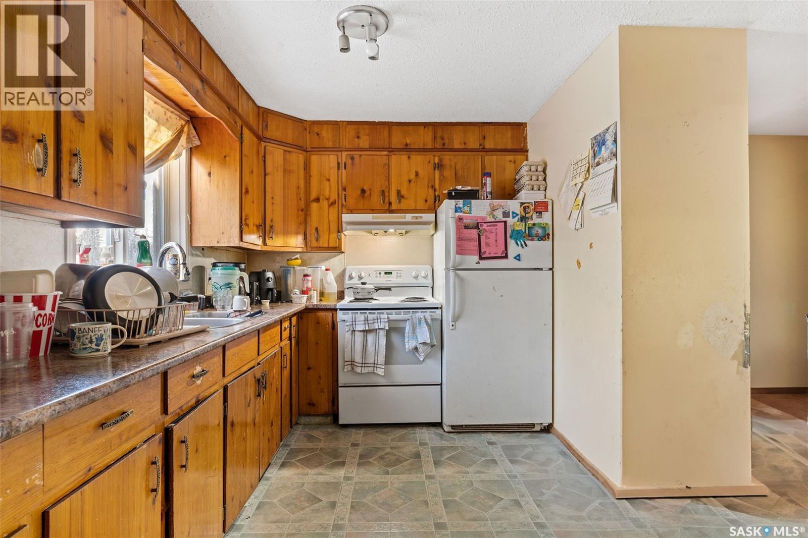 806 12TH STREET W - 8