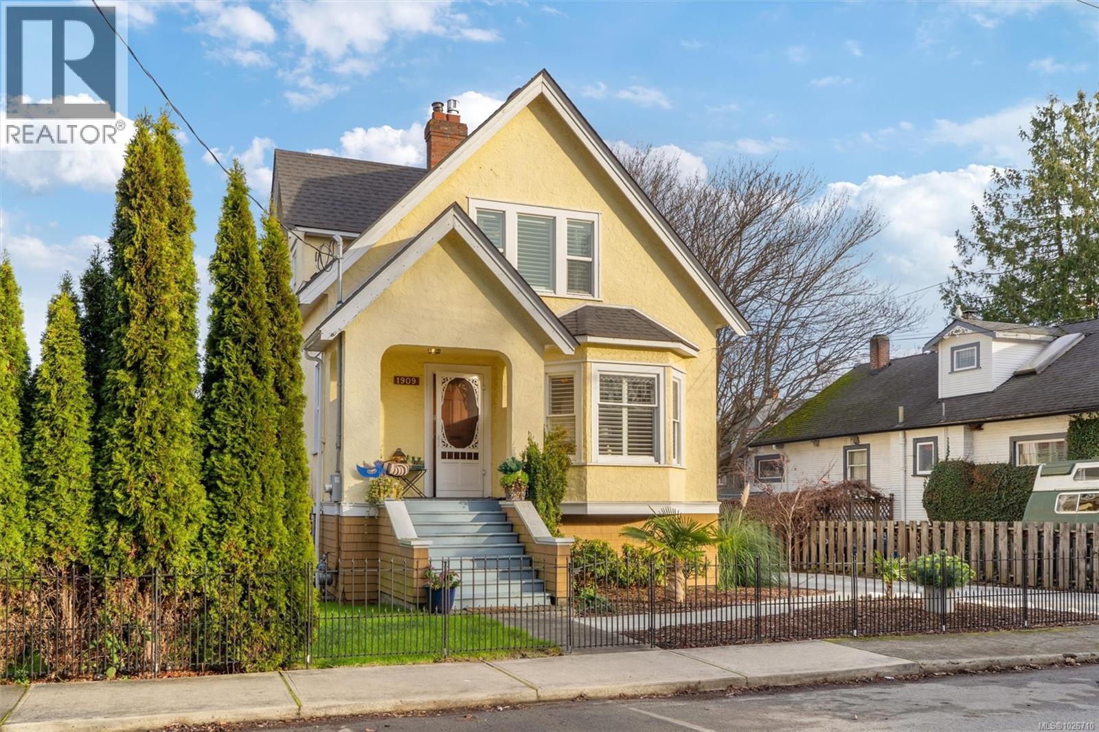  1909 Duchess Street, Victoria