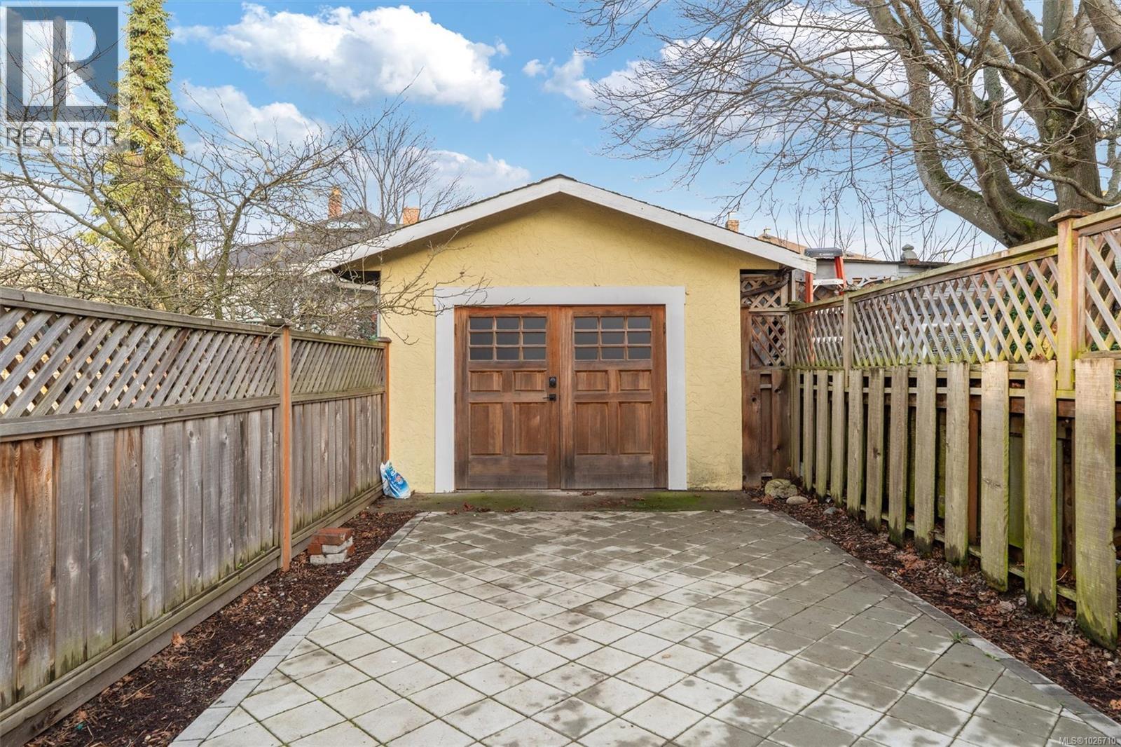  1909 Duchess Street, Victoria