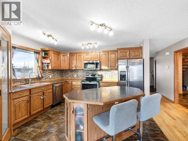 4 SKOOKUM DRIVE - Photo 2 of 28, Whitehorse, Yukon