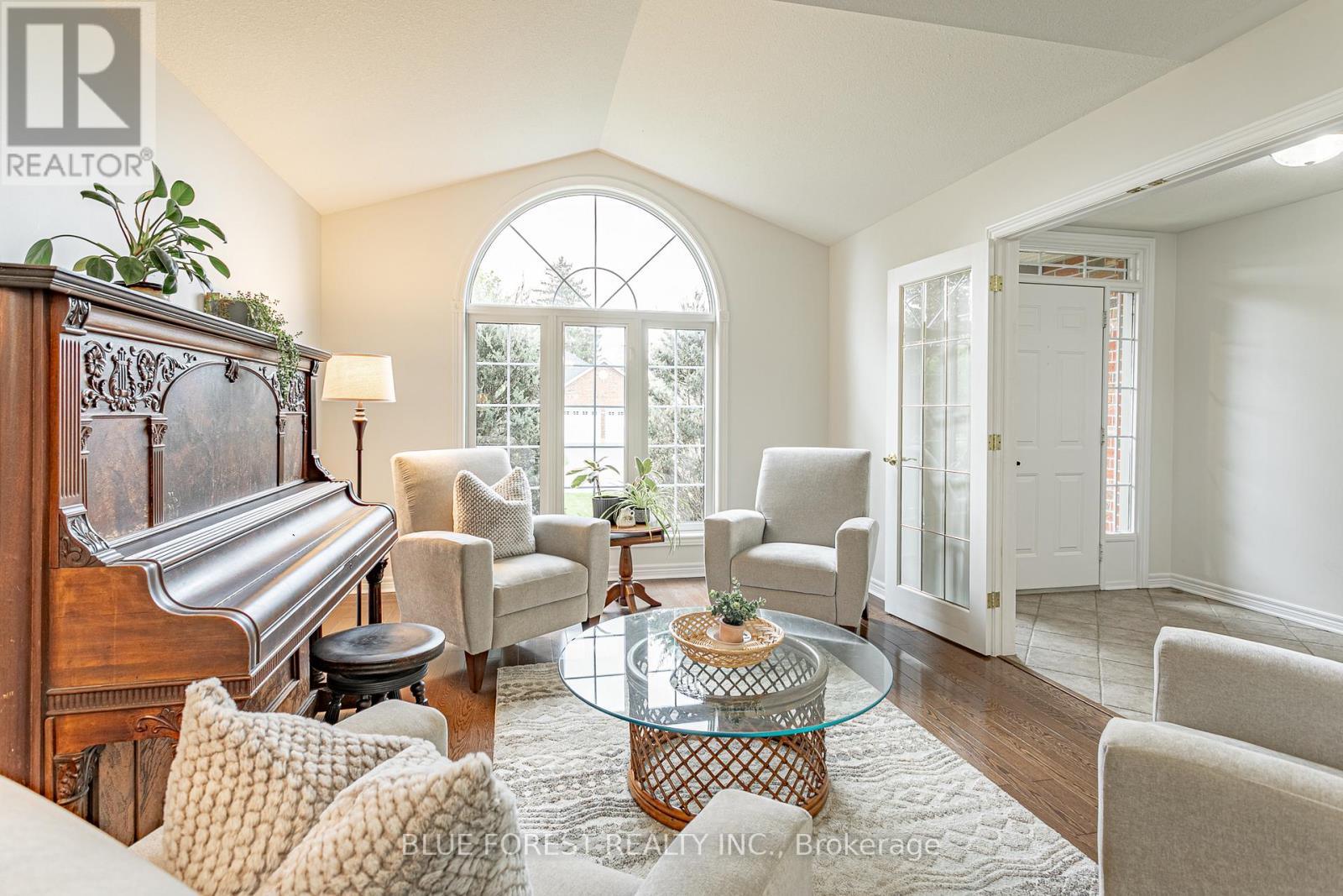 49 PARKVIEW DRIVE - Photo 3 of 33, Thames Centre (Dorchester), Ontario