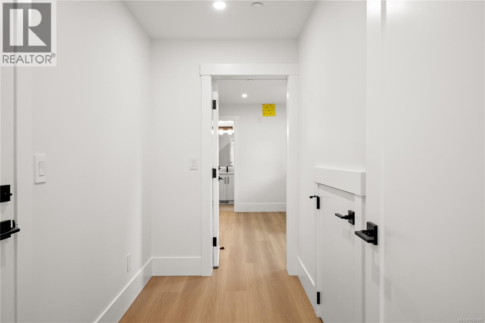 4193 CORUNNA AVE - 21