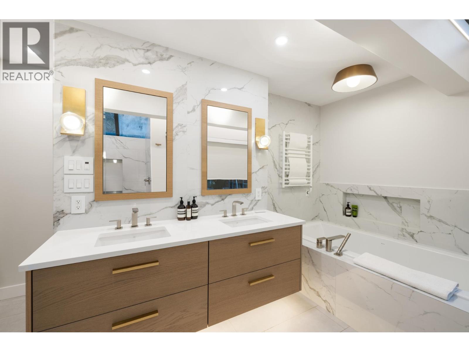 310 BEAVER ROAD, North Vancouver