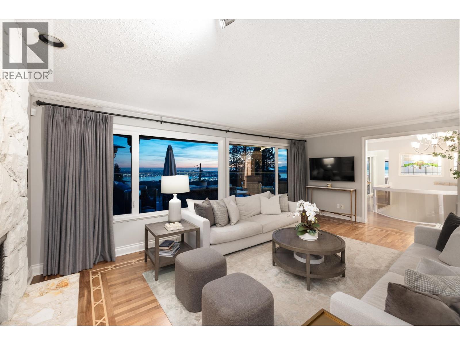 310 BEAVER ROAD, North Vancouver