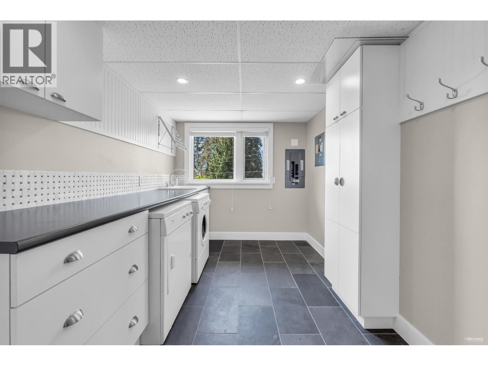 472 CRESTWOOD AVENUE, North Vancouver