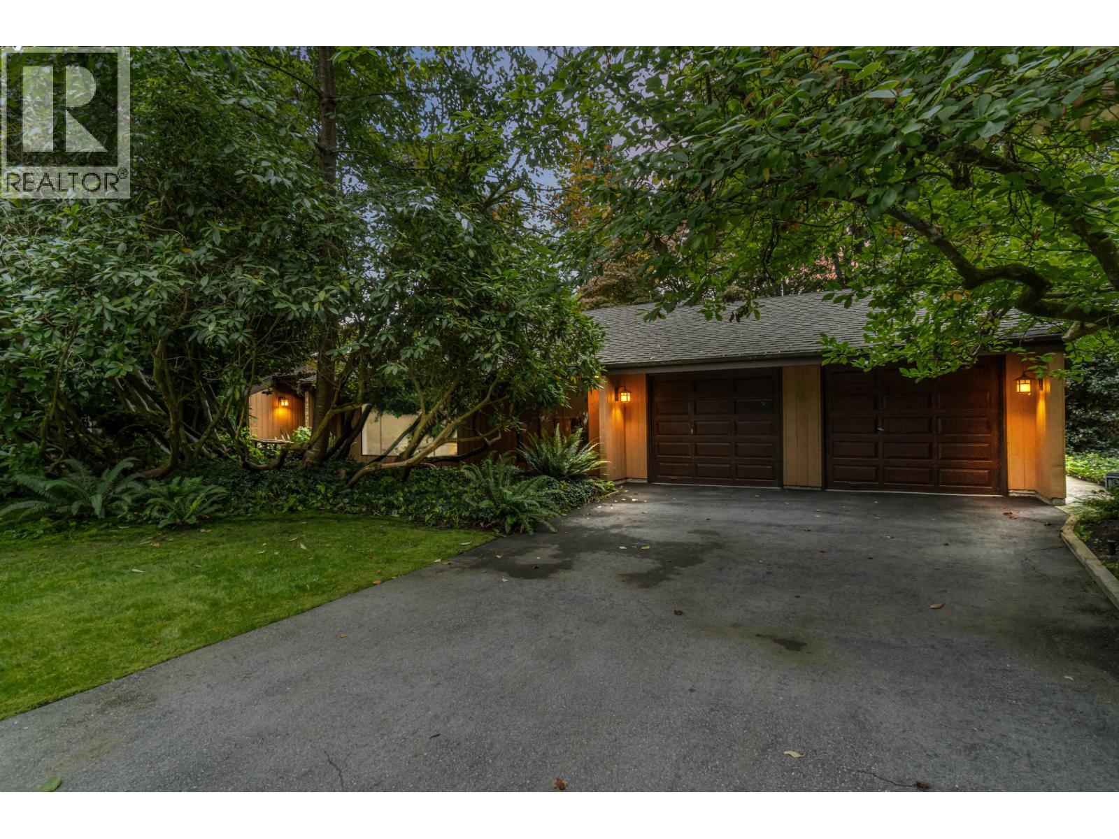 4262 YUCULTA CRESCENT - Photo 3 of 40, Vancouver, British Columbia