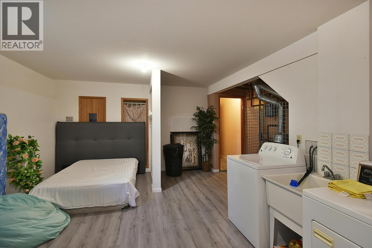 6377 N GALE AVENUE, Sechelt