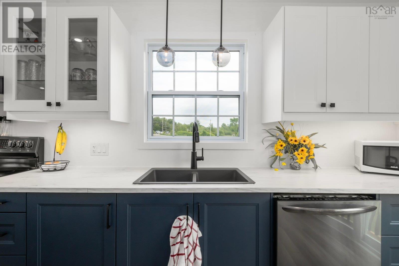 Property 14 of 29 of 4866 Highway 1