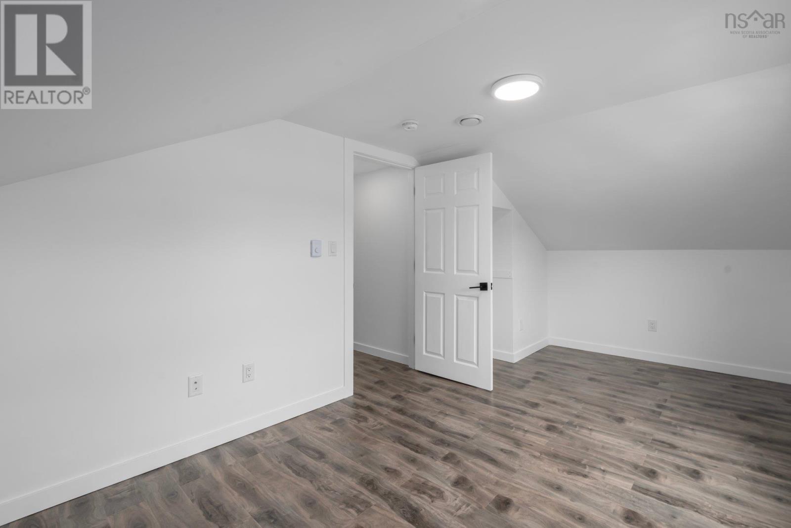 Property 26 of 29 of 4866 Highway 1