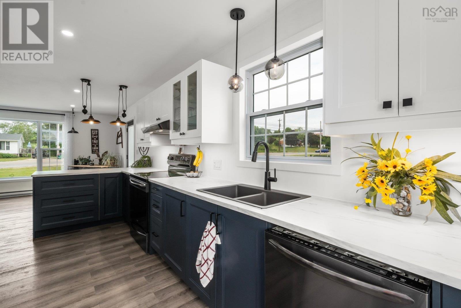 Property 15 of 29 of 4866 Highway 1