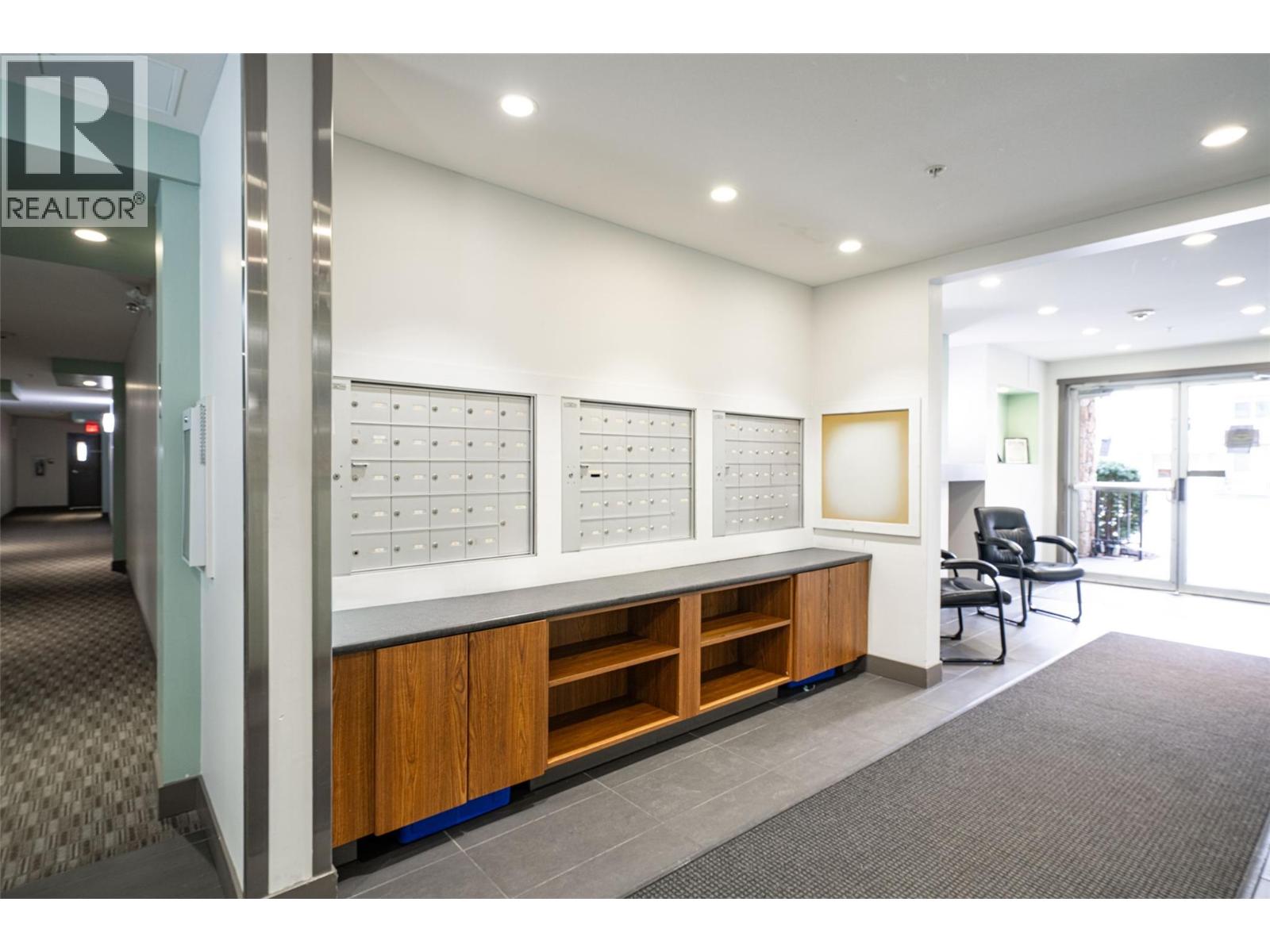 211 1350 Ridgeway Drive, Kelowna