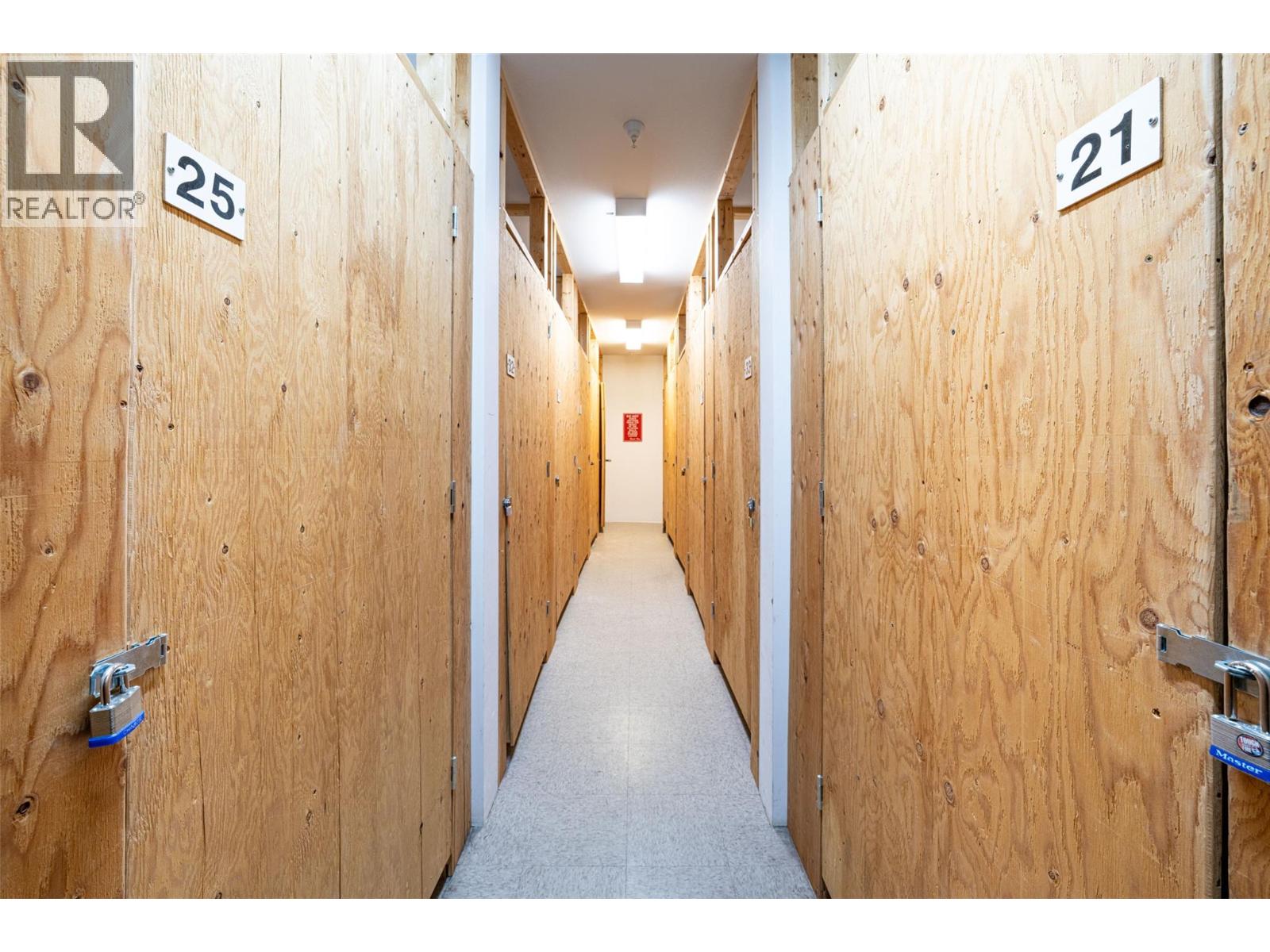 211 1350 Ridgeway Drive, Kelowna