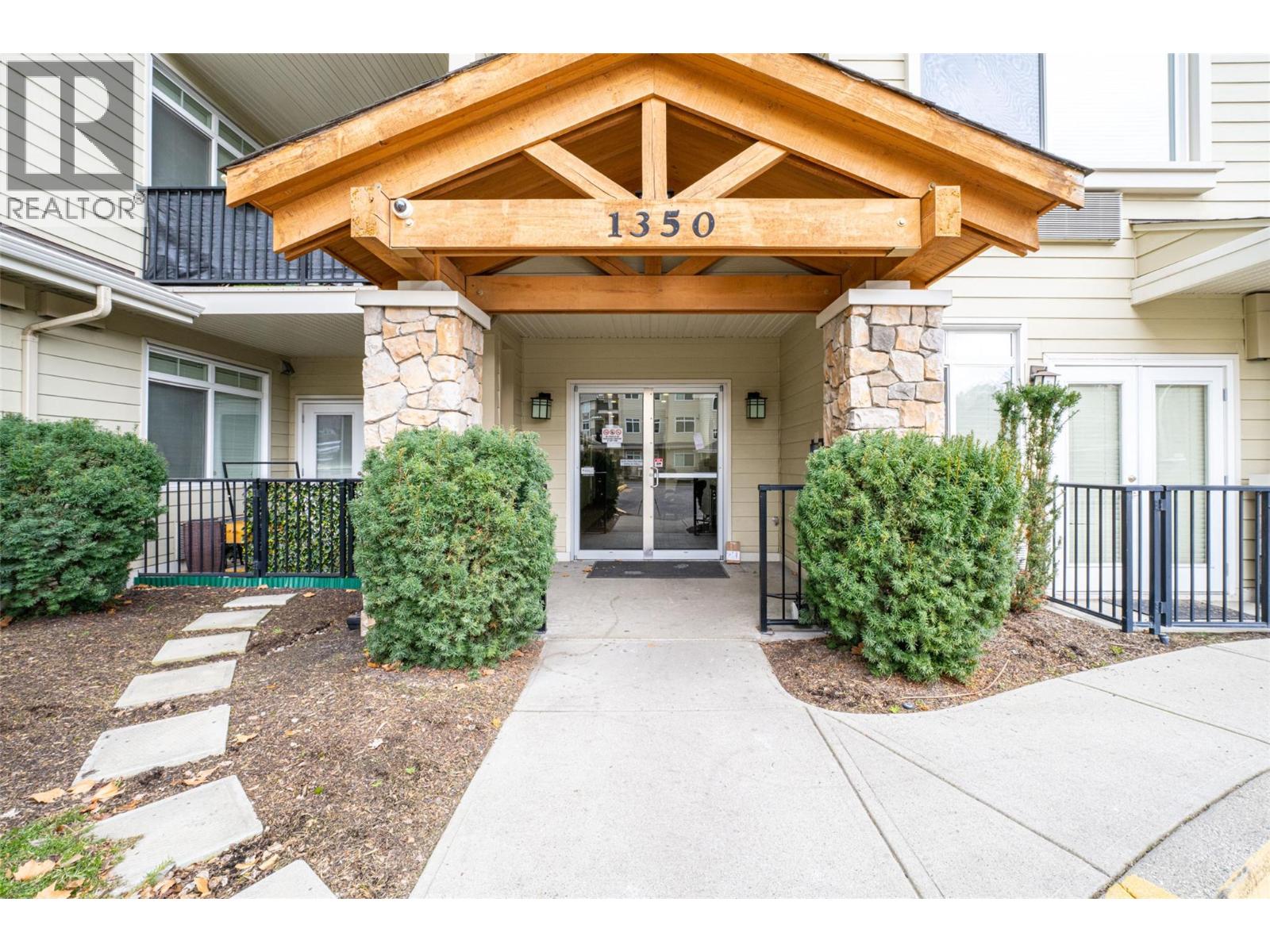 211 1350 Ridgeway Drive, Kelowna