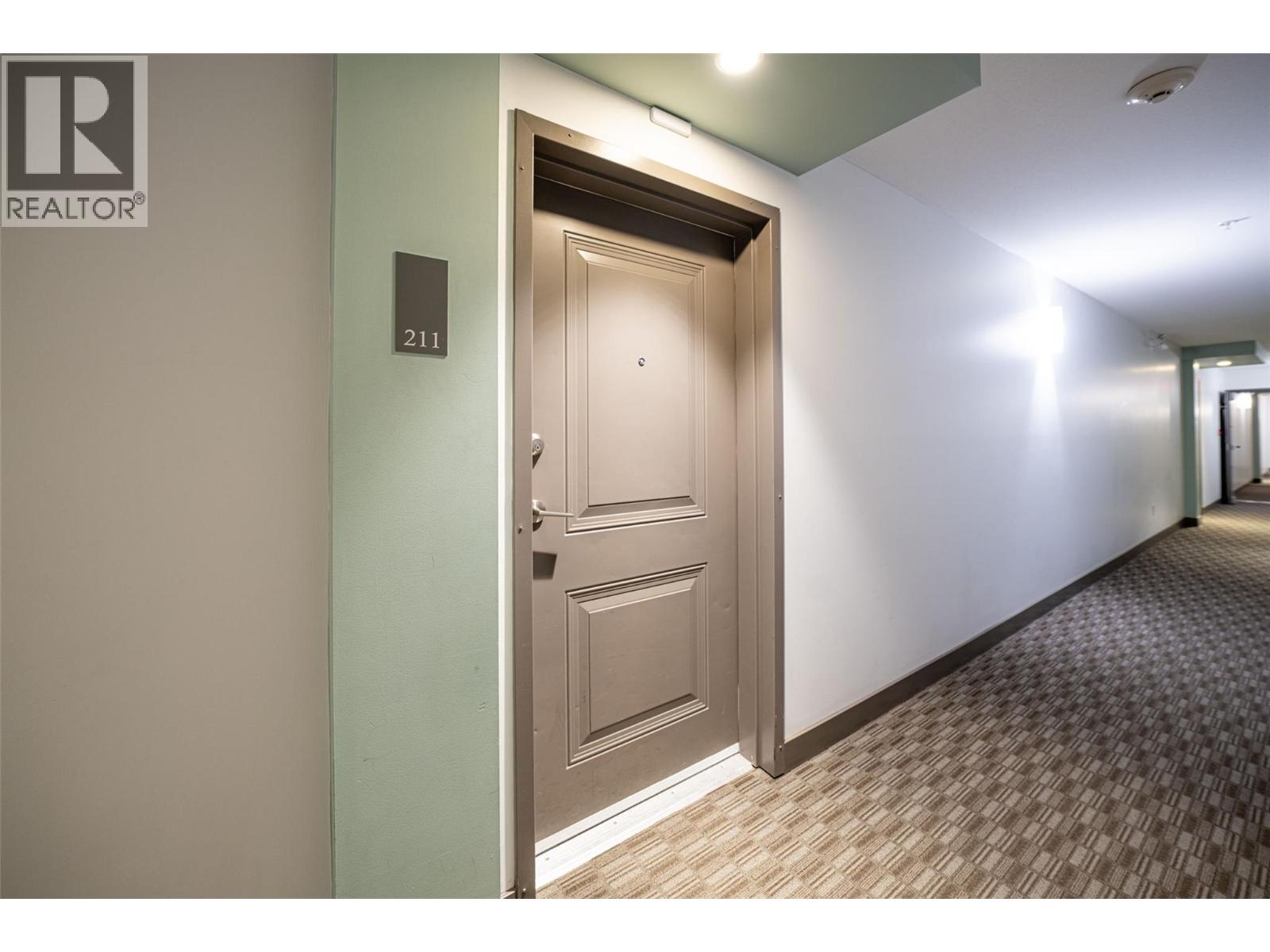 211 1350 Ridgeway Drive, Kelowna