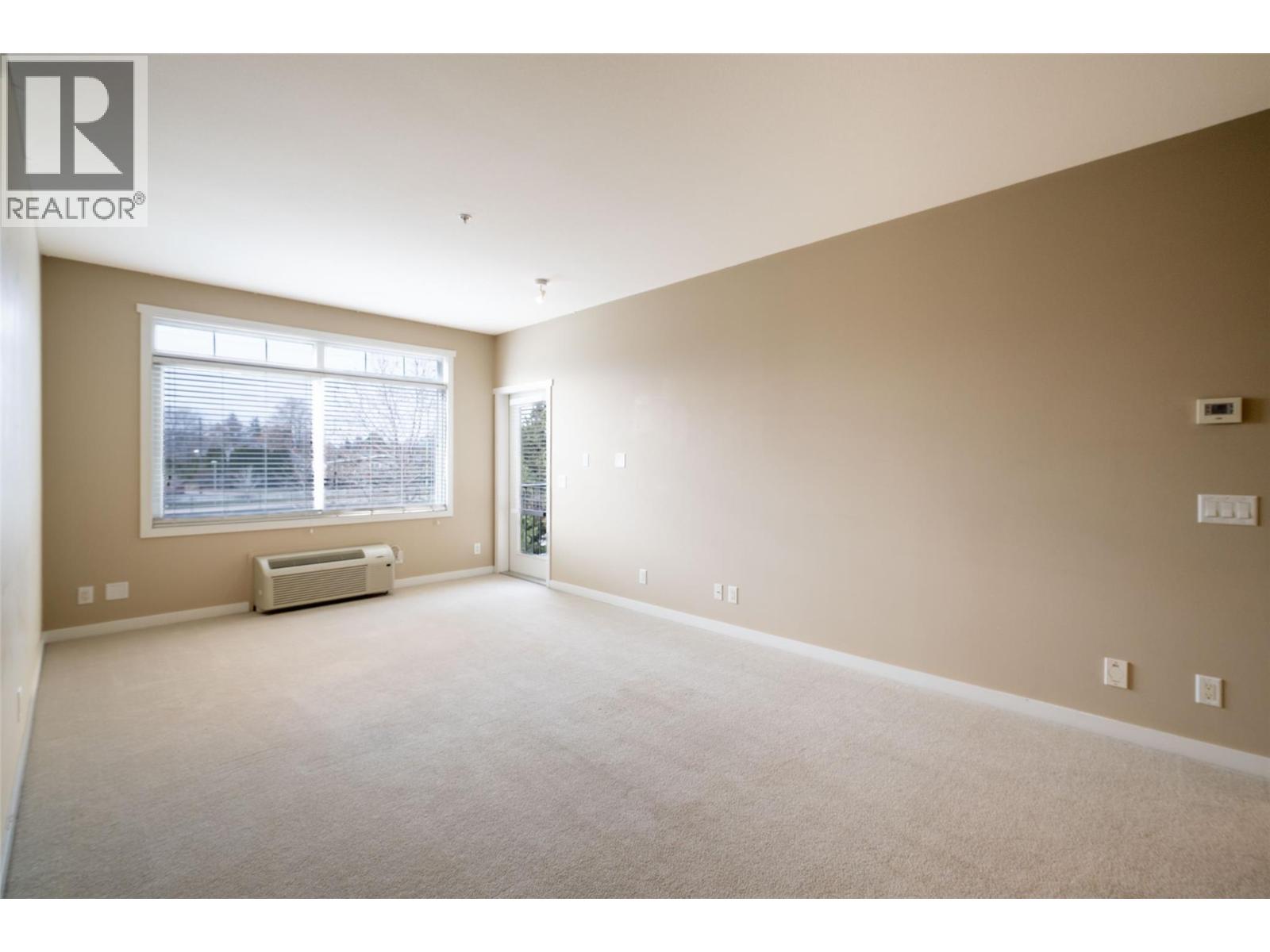 211 1350 Ridgeway Drive, Kelowna