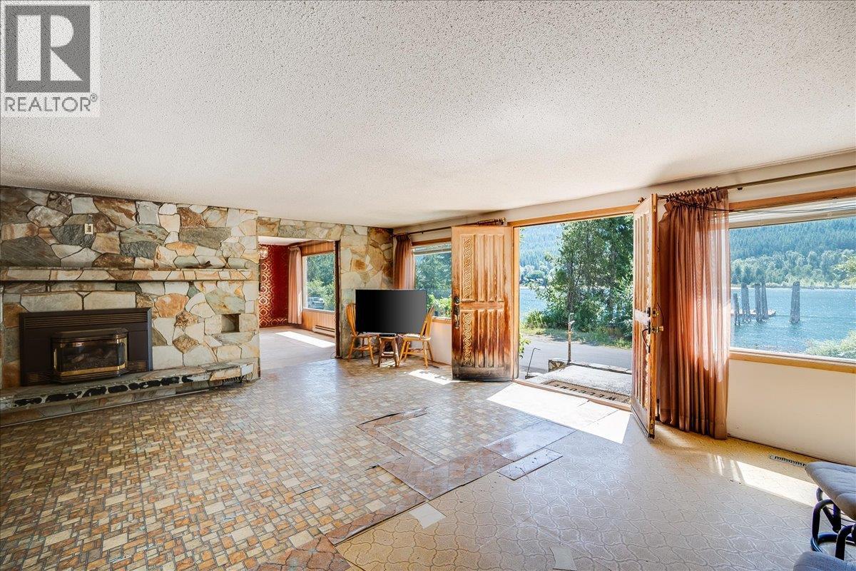 7691 Balfour Wharf Road, Balfour