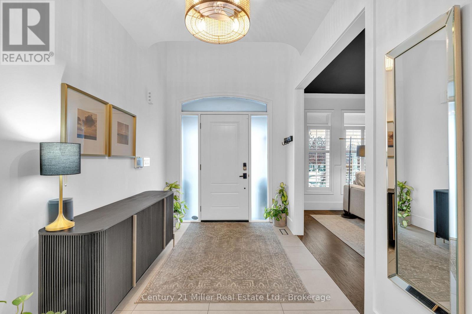 2099 Helmsley photo 5