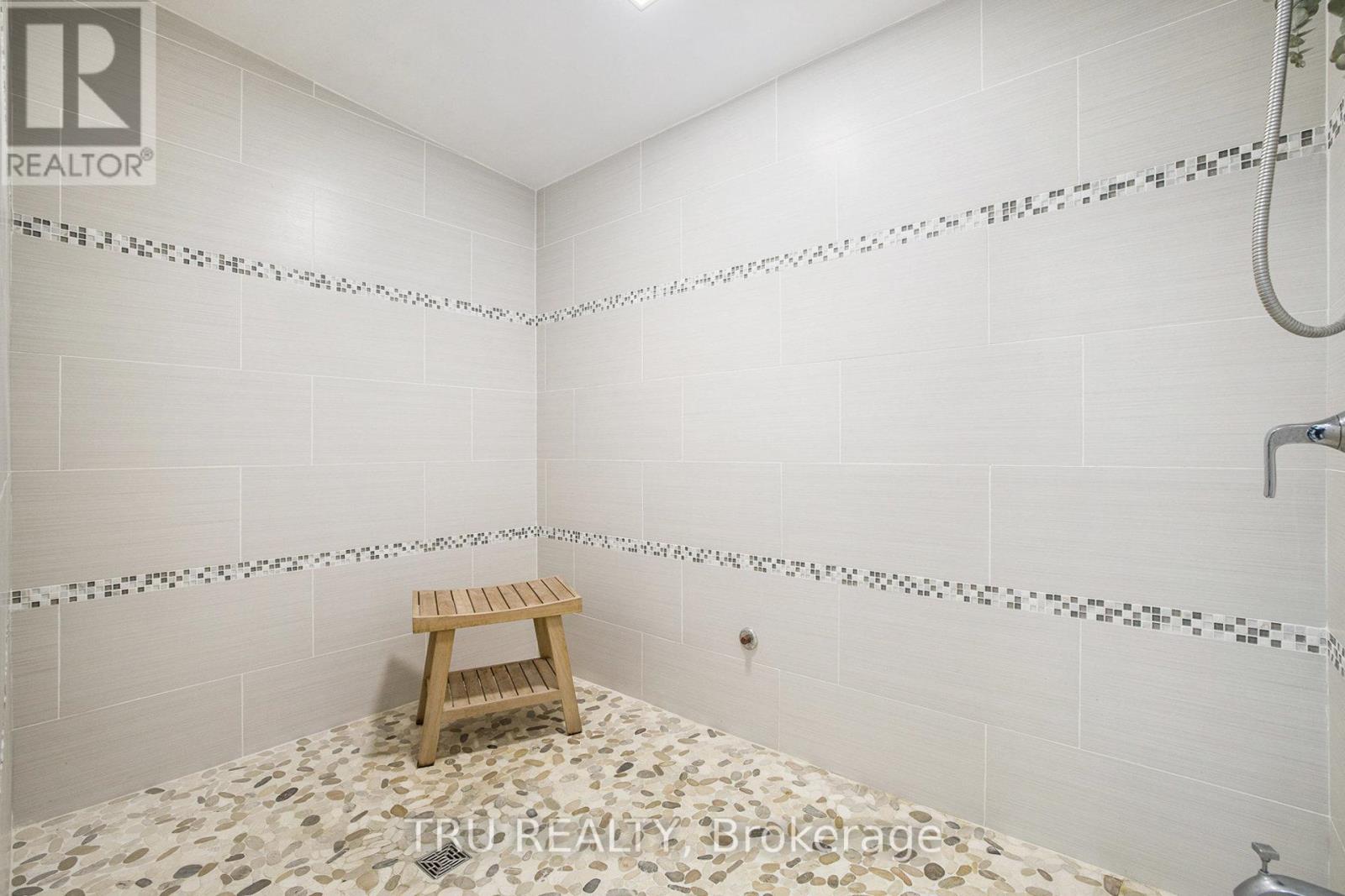 2465 MARCHURST ROAD - 36