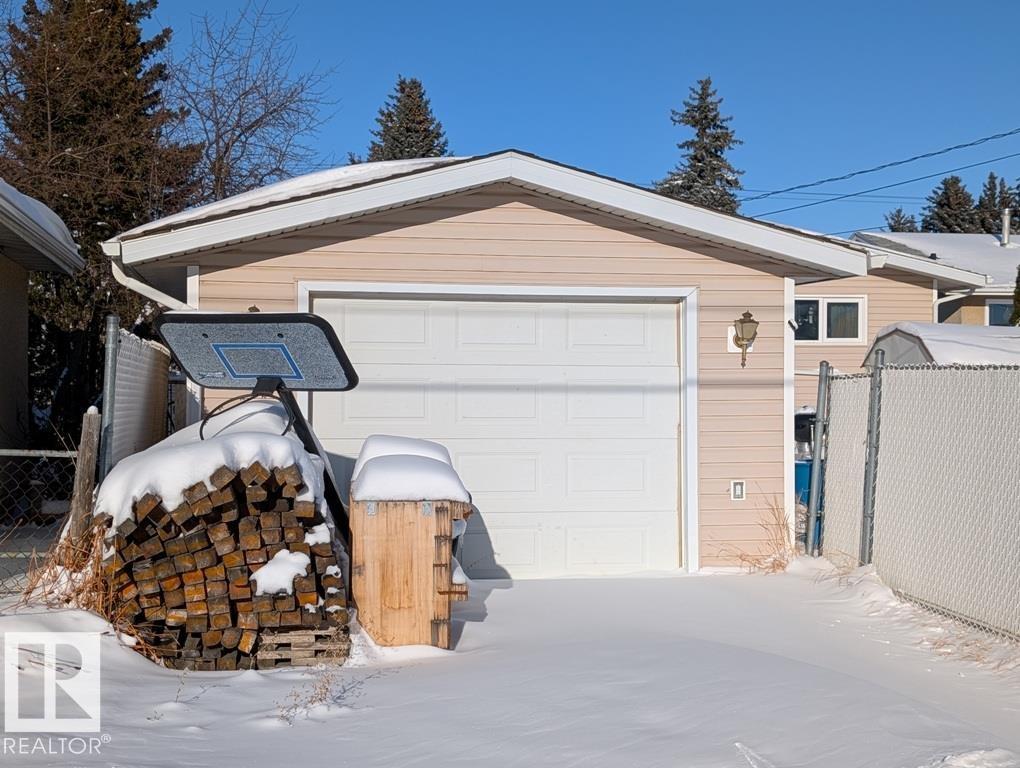 5211 53 AV - Photo 3 of 10, Tofield, Alberta