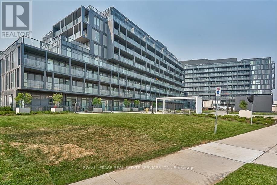 3210 Dakota Common A318