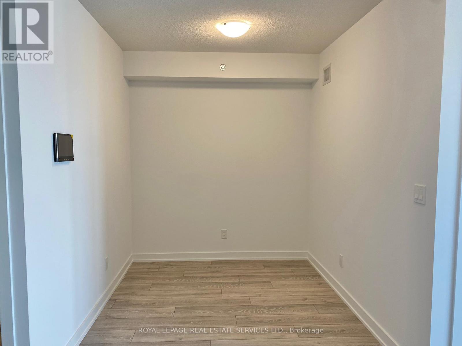 A318 - 3210 DAKOTA COMMON - Photo 5 of 45, Burlington (Alton), Ontario