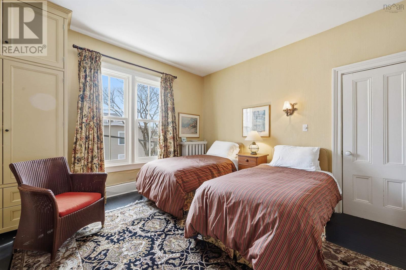 Property 23 of 40 of 6051 South Street