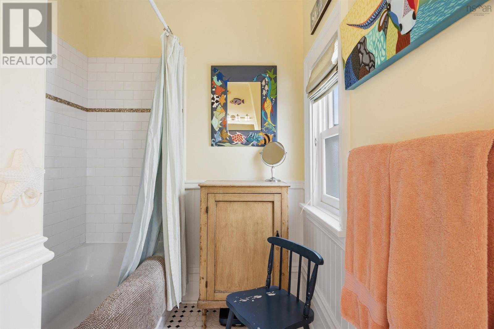 Property 24 of 40 of 6051 South Street