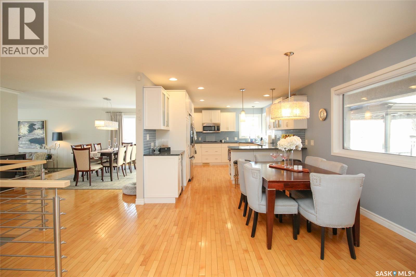 555 5th STREET W - Photo 3 of 50, Shaunavon, Saskatchewan