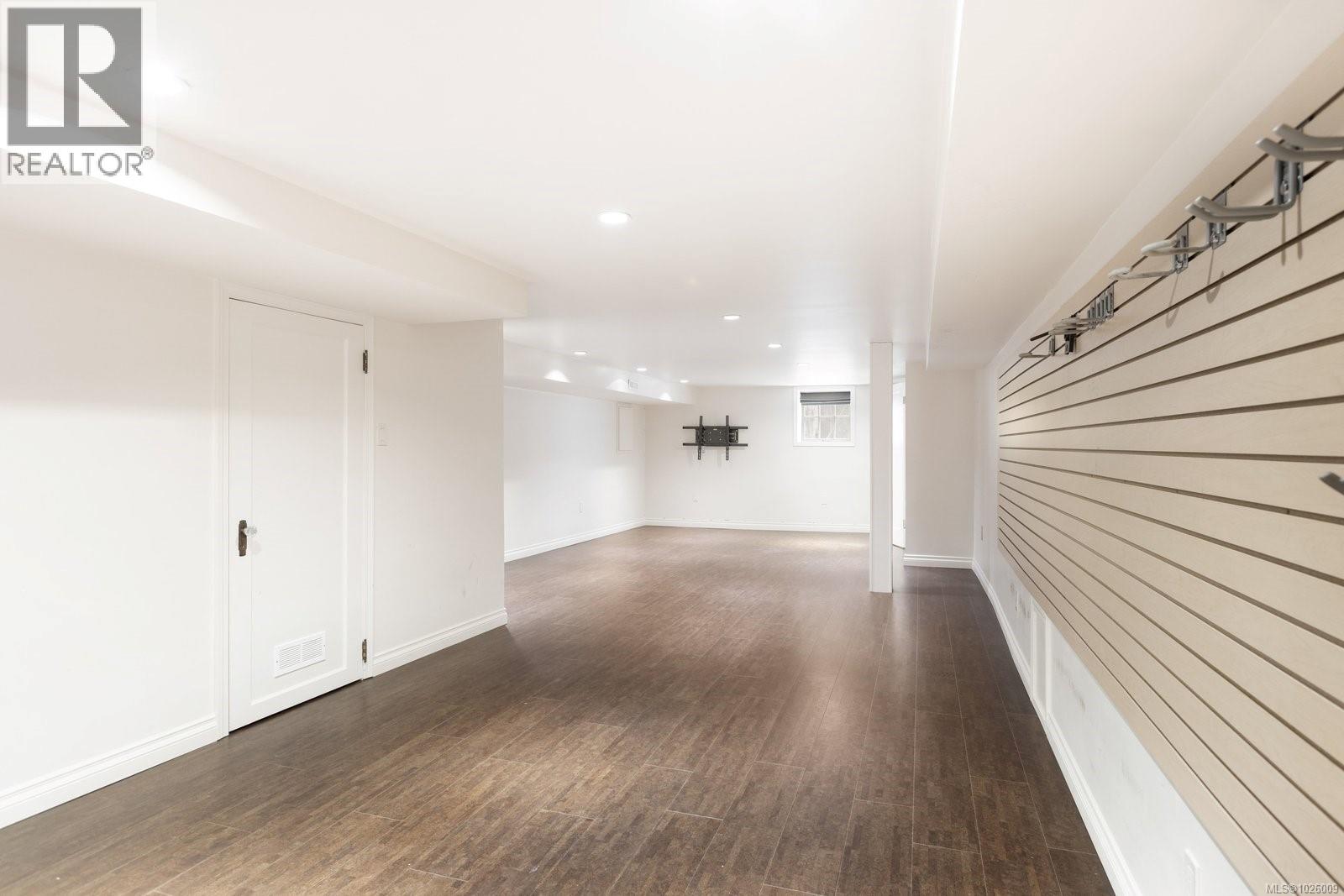 535 FALKLAND RD - 20