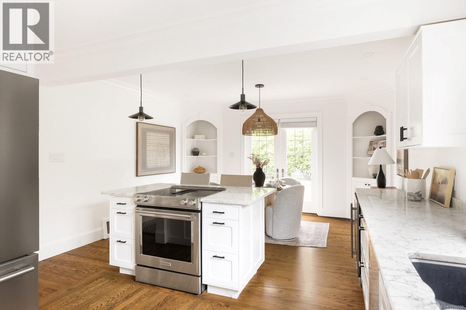 535 FALKLAND RD - 26