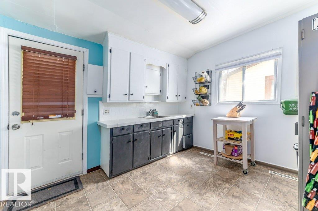 10933 93 ST NW, Edmonton