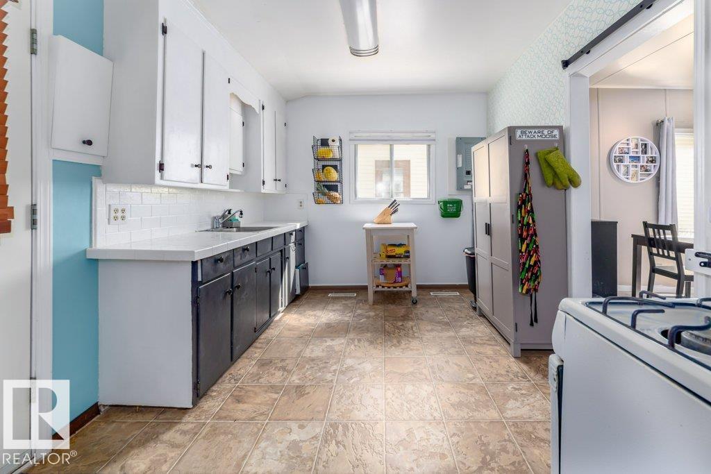 10933 93 ST NW, Edmonton