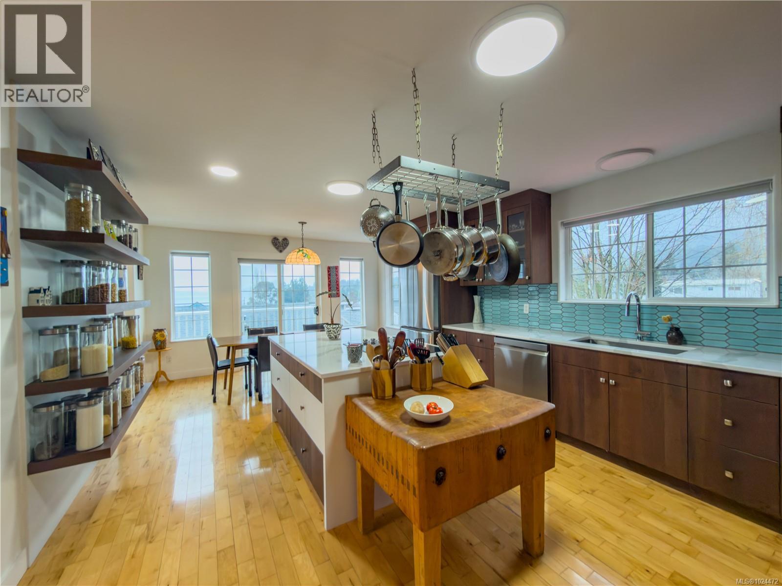 1560 Joan Ave - Photo 3 of 53, Crofton, British Columbia