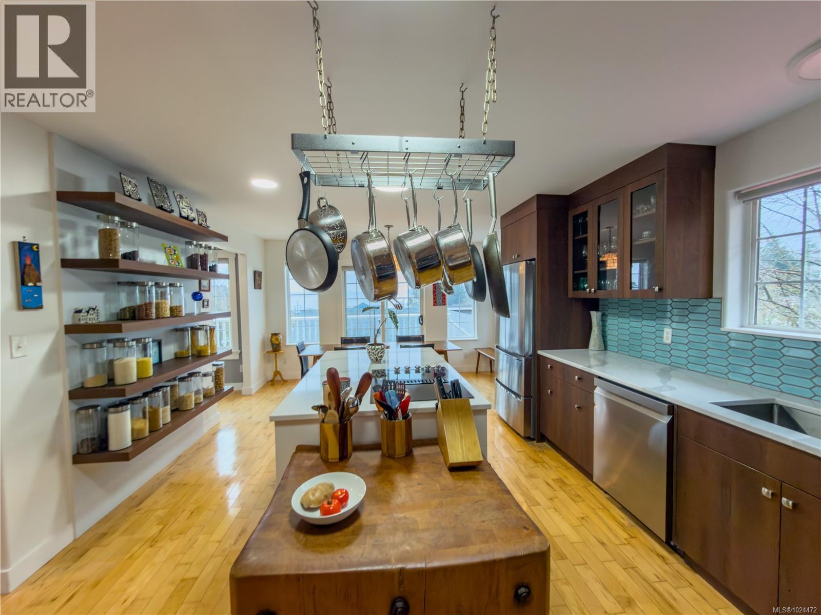 1560 Joan Ave - Photo 4 of 53, Crofton, British Columbia