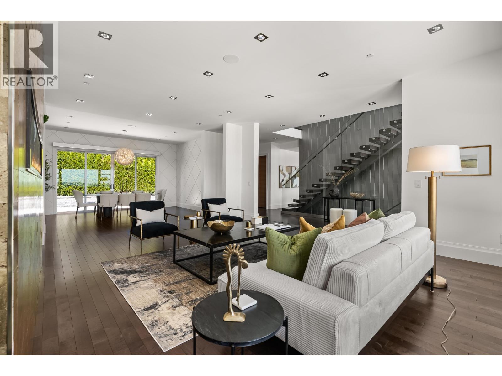 1265 QUEENS AVENUE, West Vancouver