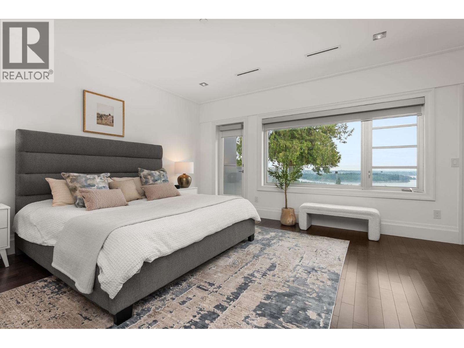 1265 QUEENS AVENUE, West Vancouver