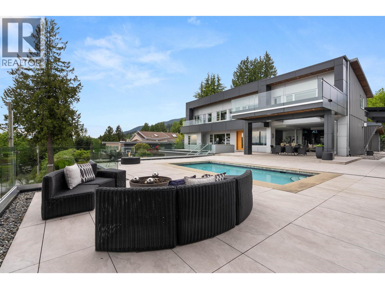 1265 QUEENS AVENUE, West Vancouver