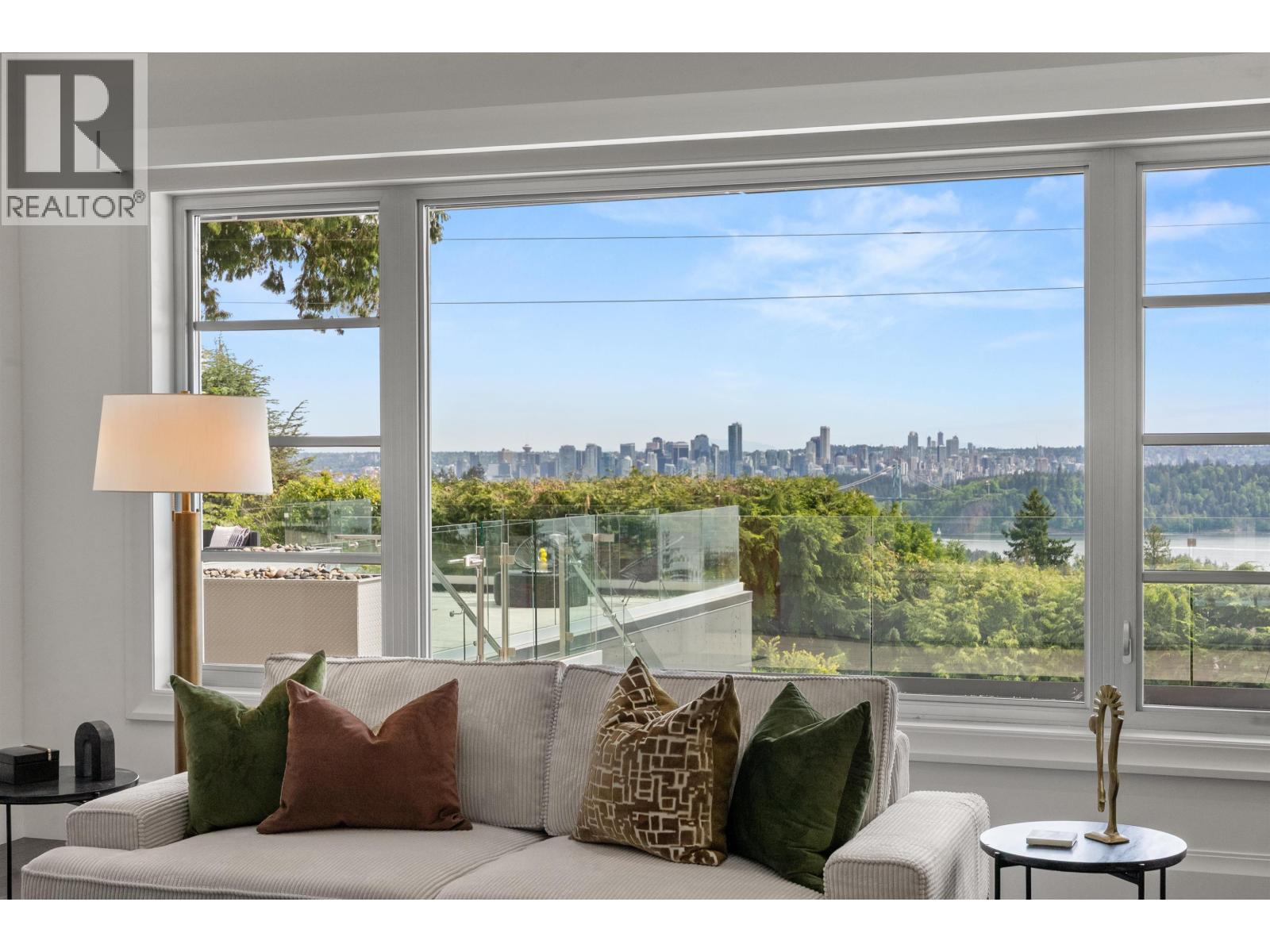 1265 QUEENS AVENUE, West Vancouver