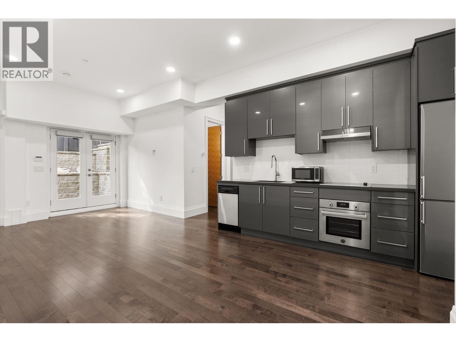 1265 QUEENS AVENUE, West Vancouver