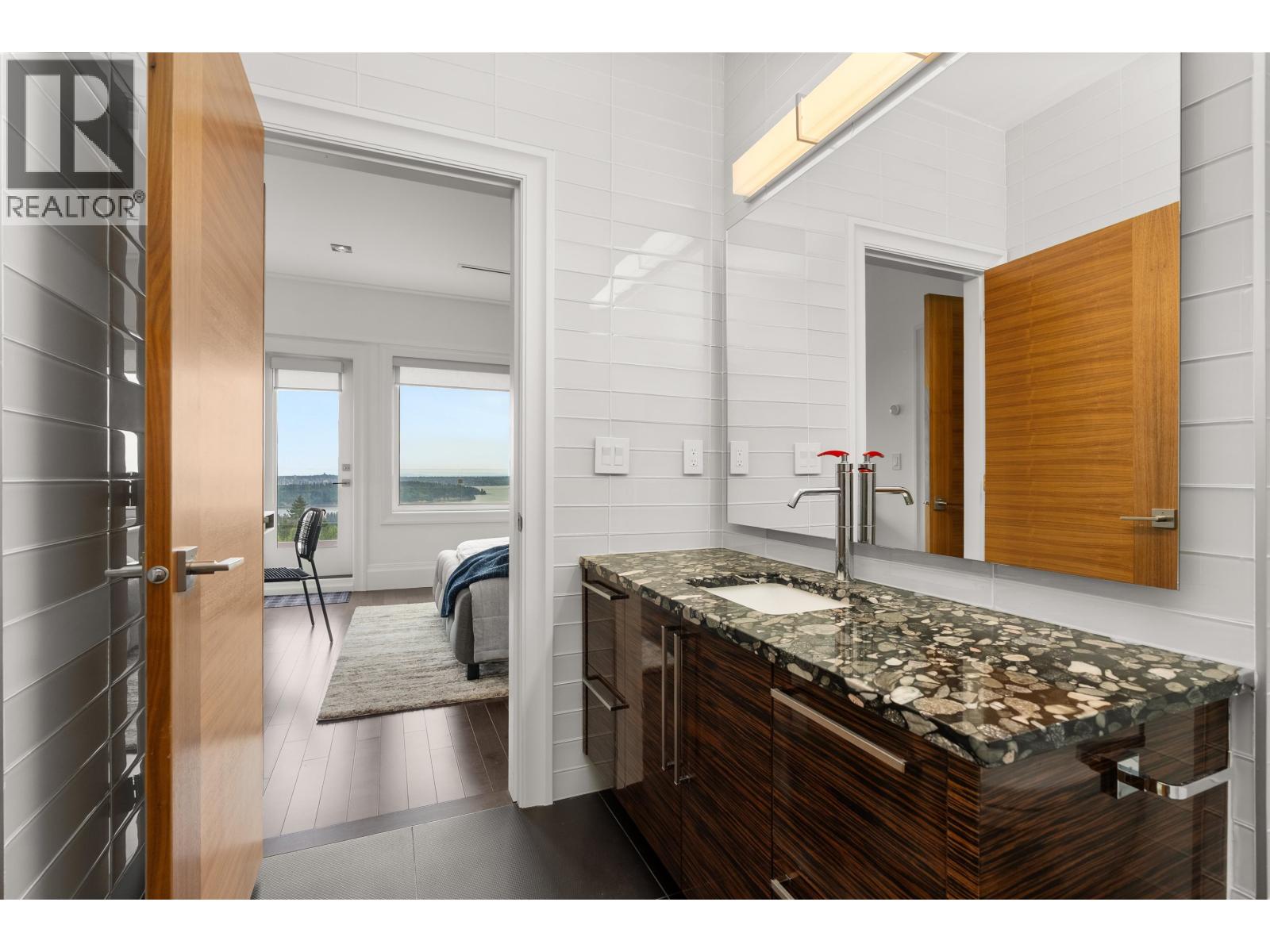 1265 QUEENS AVENUE, West Vancouver