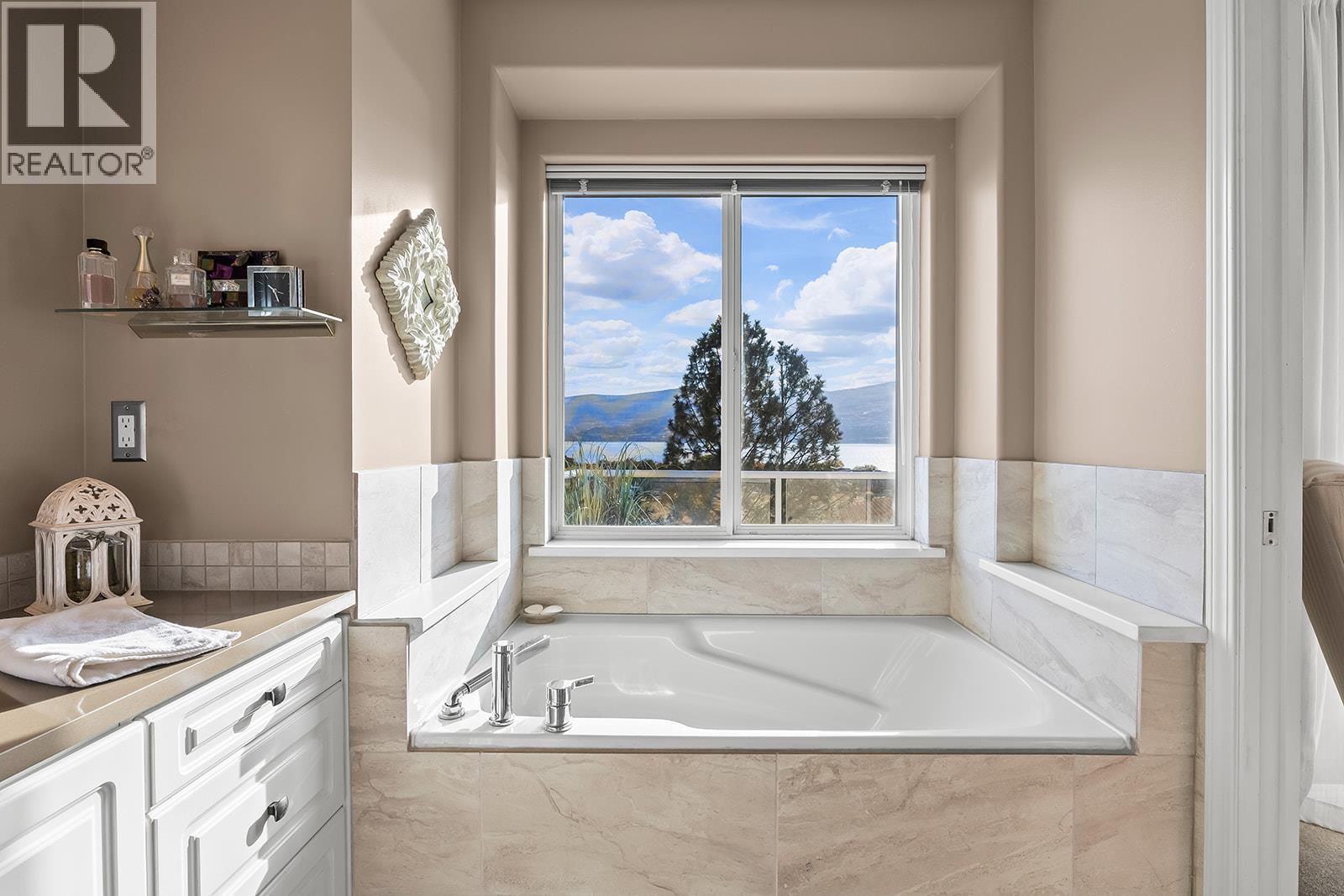  3576 Apple Way Boulevard, West Kelowna