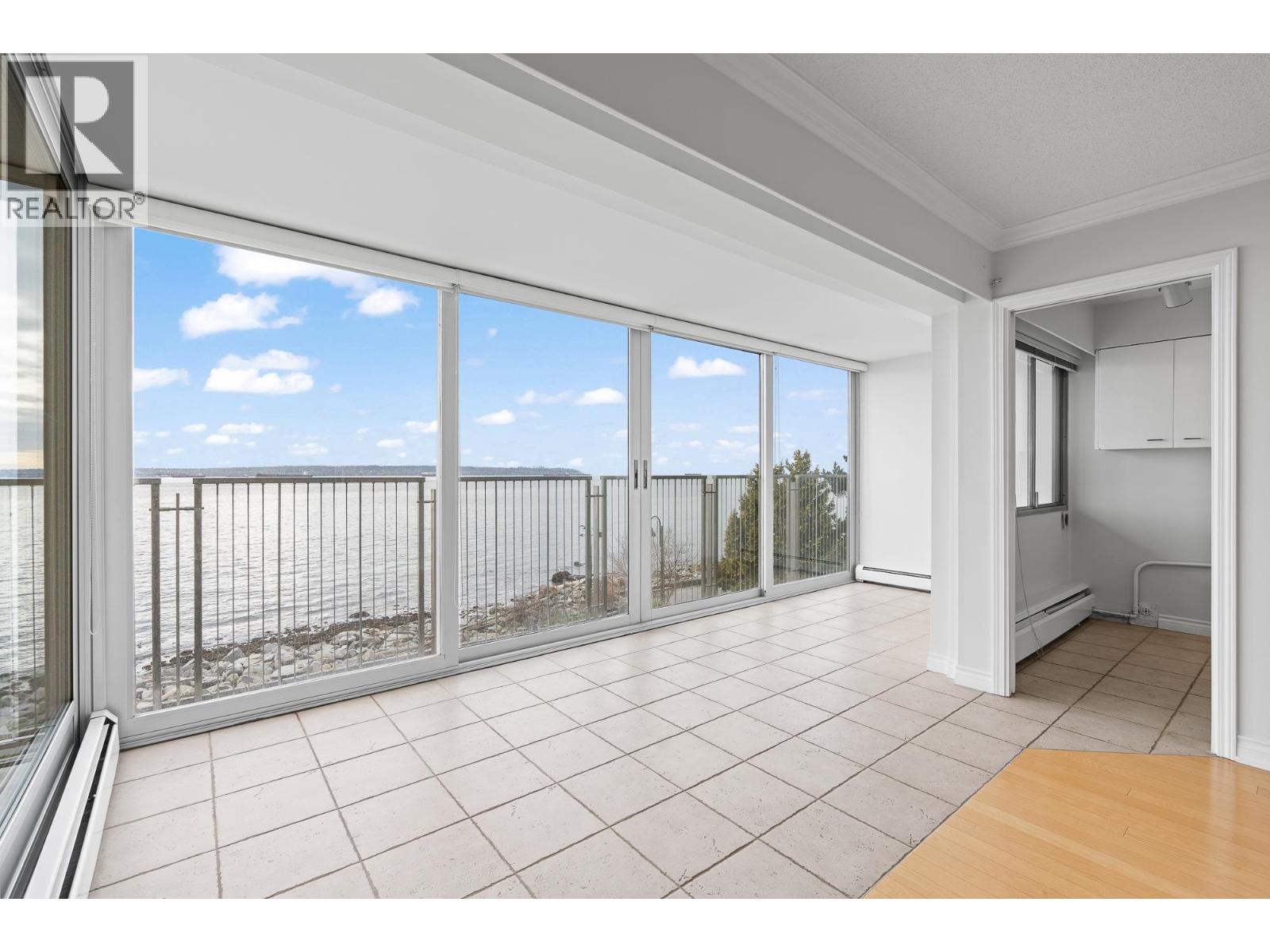 203 150 24TH STREET, West Vancouver