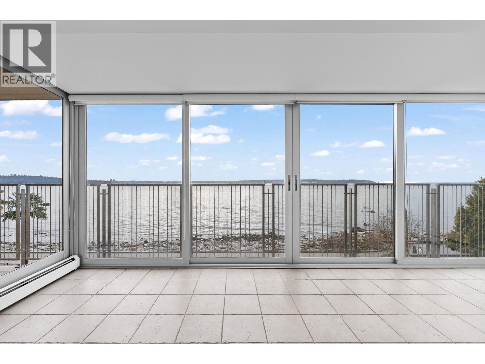 203 150 24TH STREET, West Vancouver