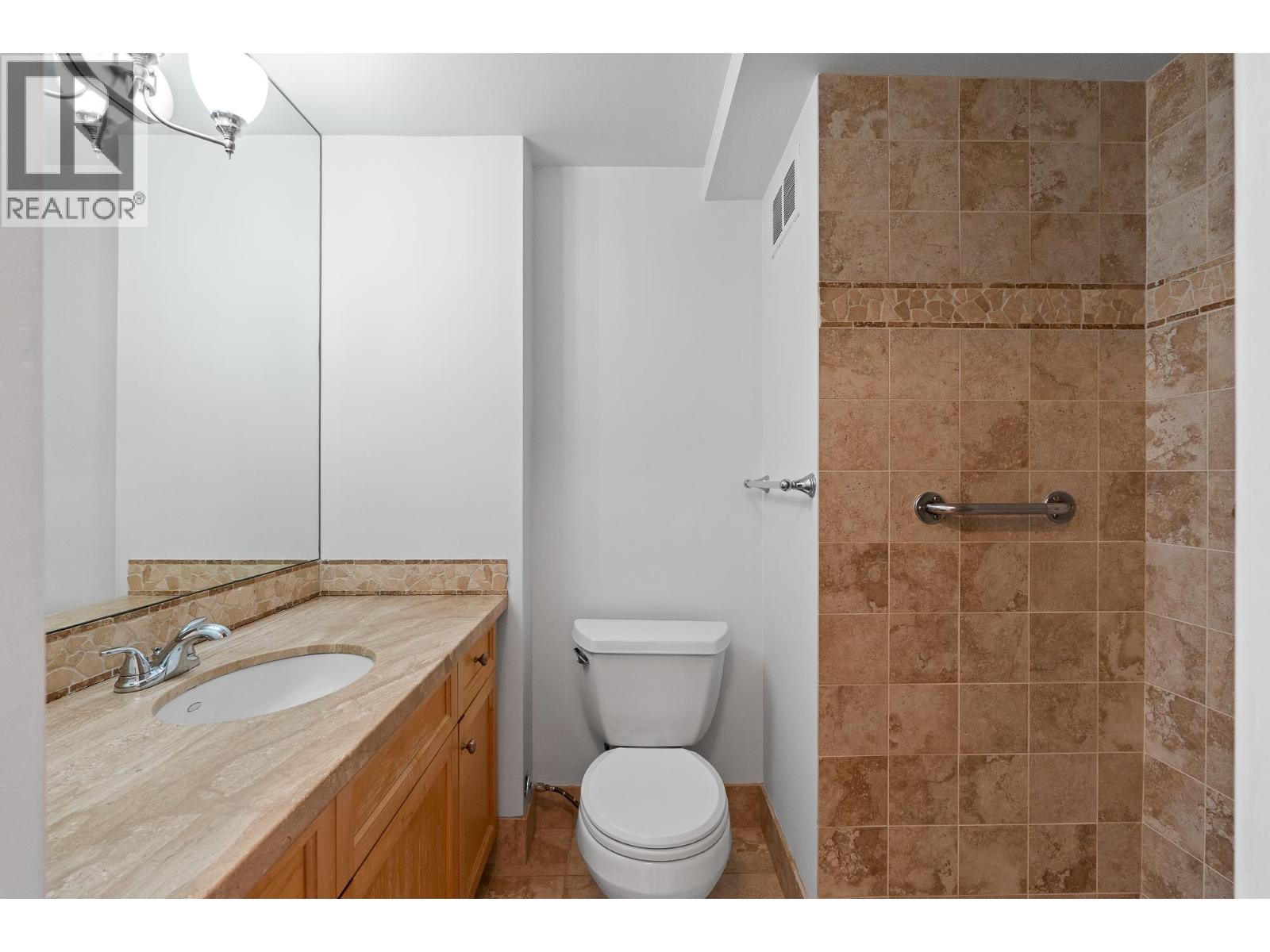 203 150 24TH STREET, West Vancouver