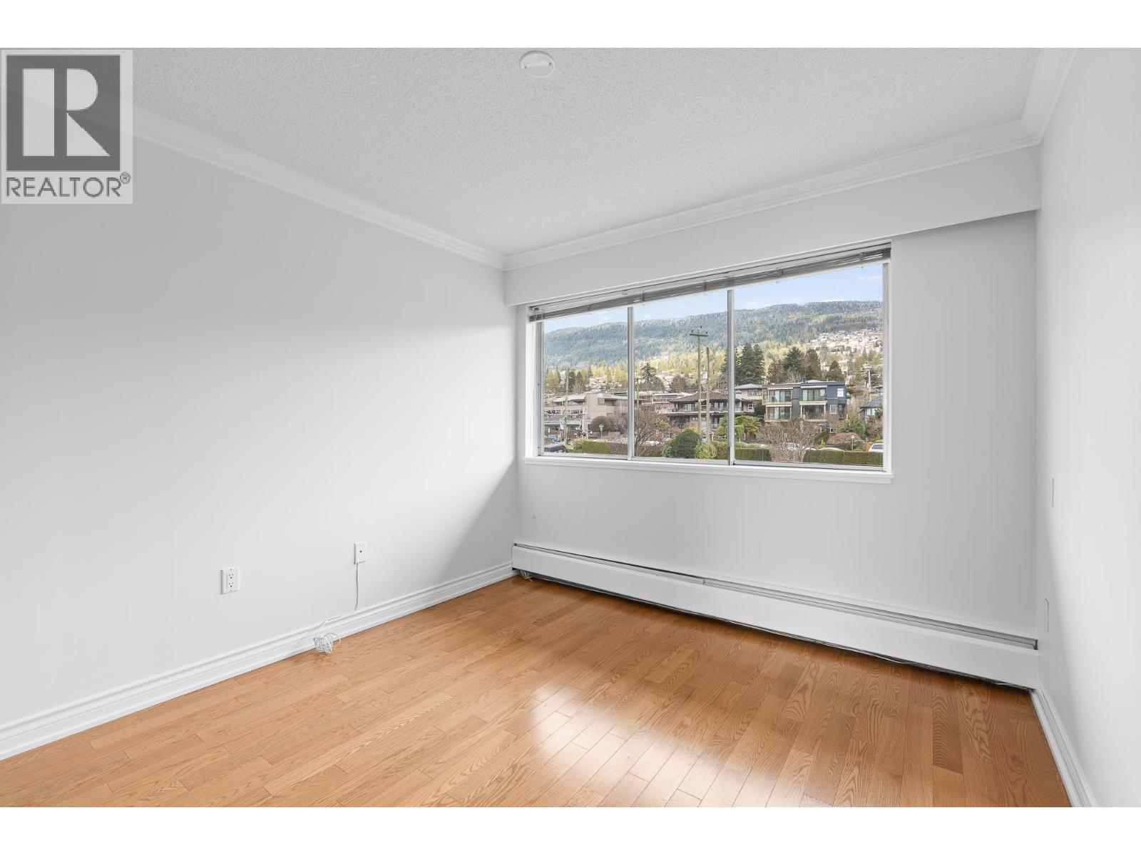 203 150 24TH STREET, West Vancouver