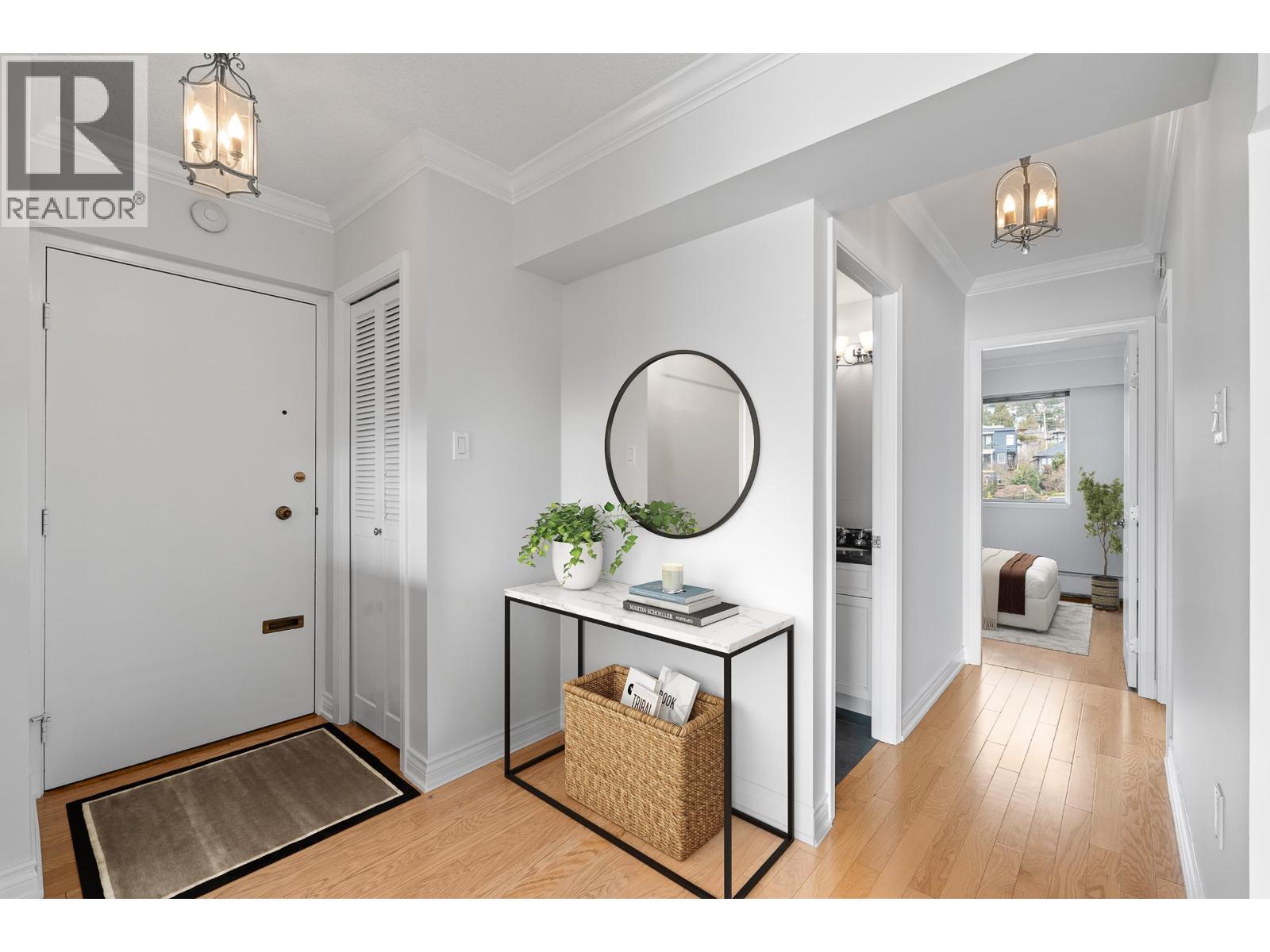 203 150 24TH STREET, West Vancouver