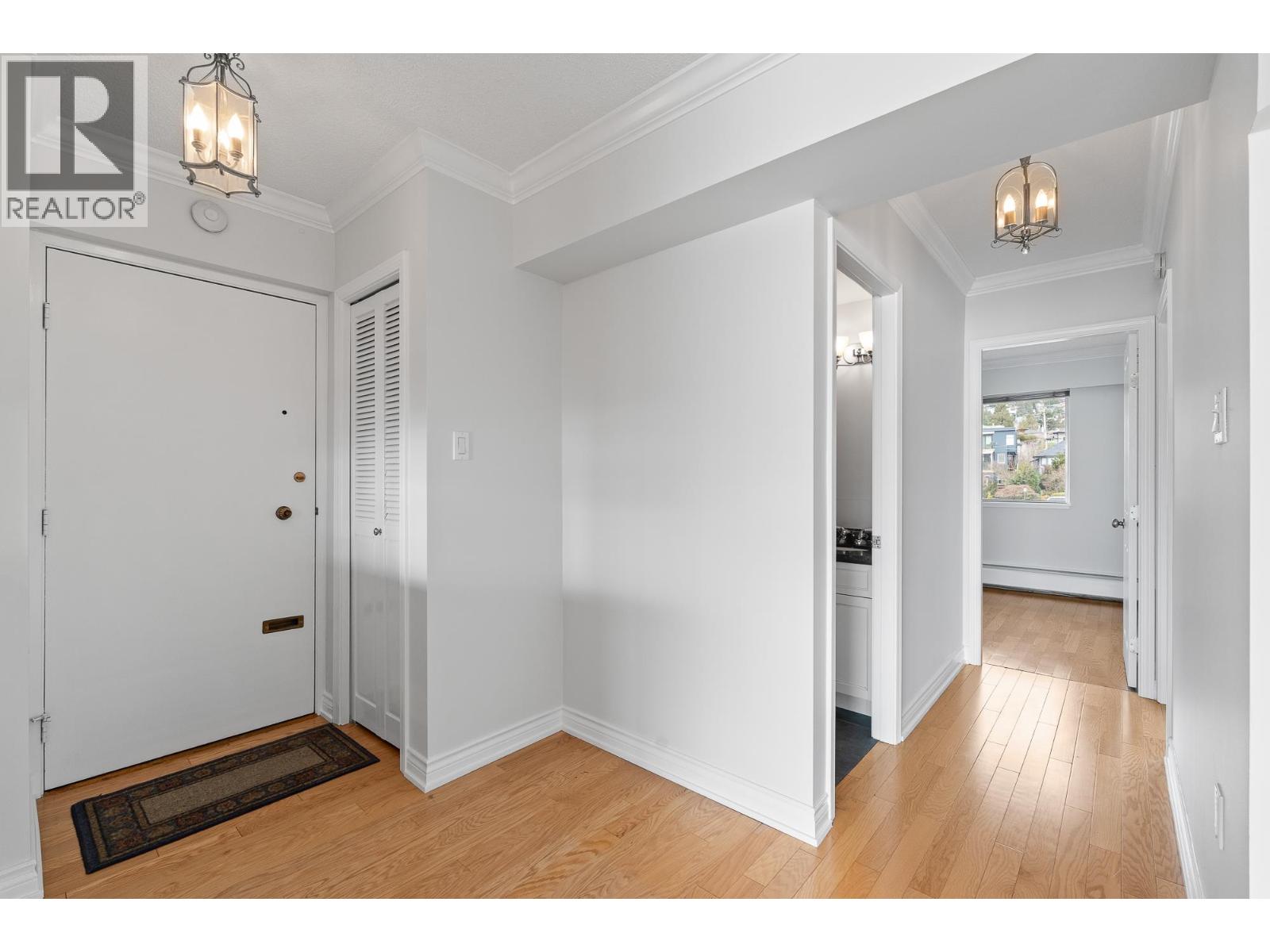 203 150 24TH STREET, West Vancouver